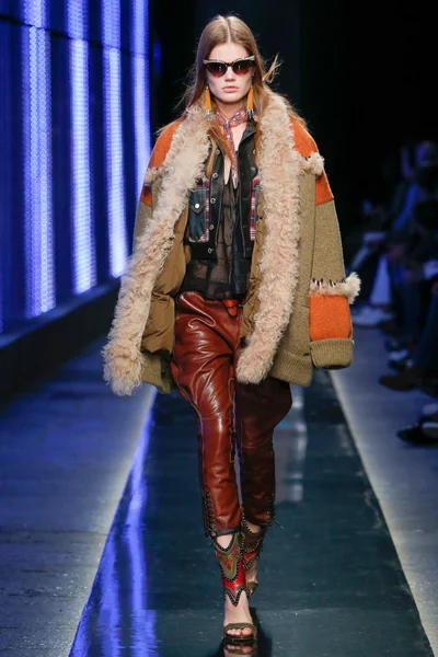 Look 29